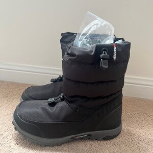 Baffin Women’s Cloud Low Boot in Black (size 9)